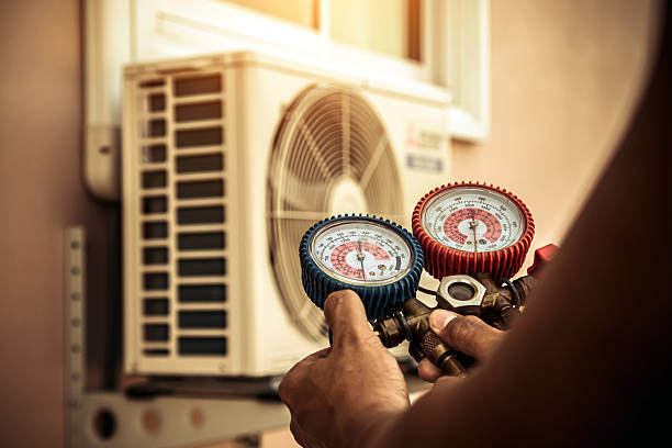 Professional Hvac technician working in Chesapeake, VA
